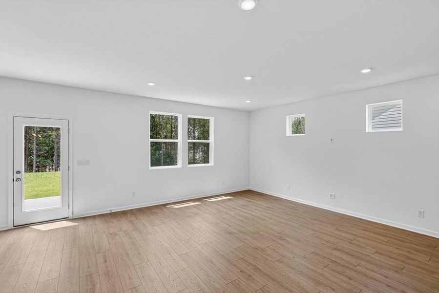 Spacious, unfurnished interior of a new home in Heritage River, Euharlee (Image 11).