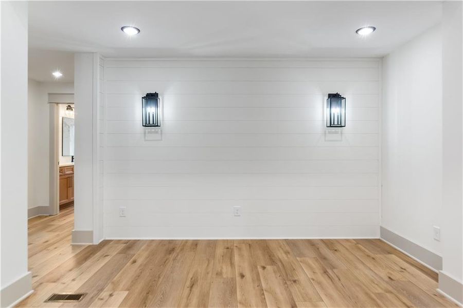 Spacious, unfurnished interior of a new home in , Ranger (Image 23).