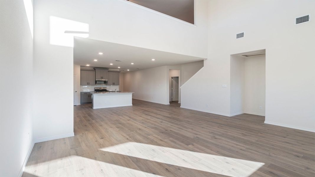 Spacious, unfurnished interior of a new home in The Preserve at Forum, Grand Prairie (Image 16).
