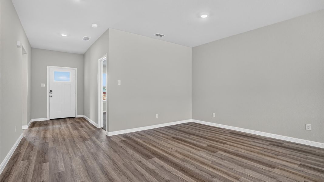 Representative unfurnished interior of a home built from the Fairmount by D.R. Horton in Sandstone Estates, Granbury (Image 12).