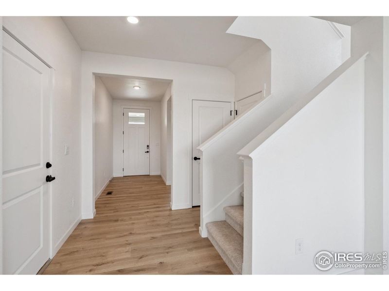 Spacious, unfurnished interior of a new home in Hansen Farm, Fort Collins (Image 31).