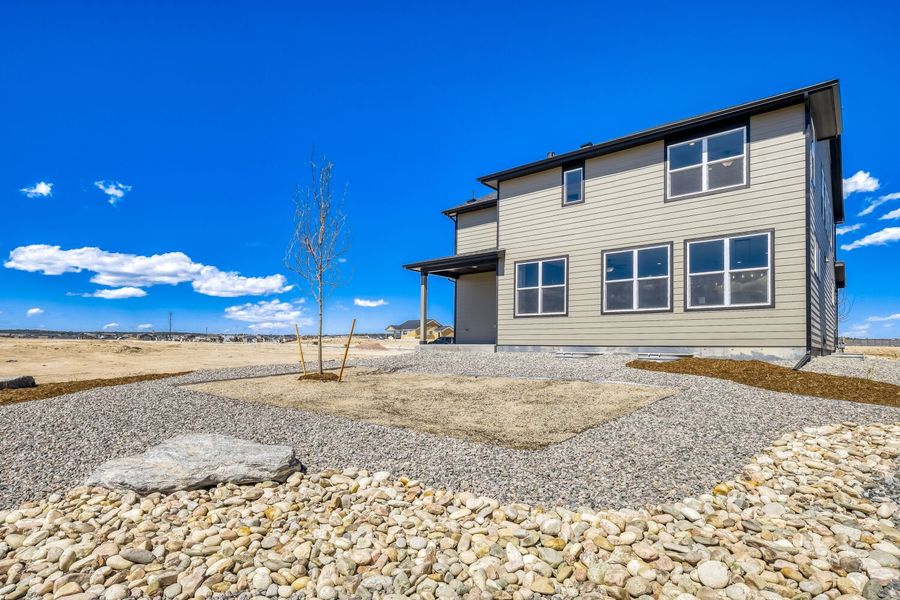 8702 Long Beach - Rear Exterior