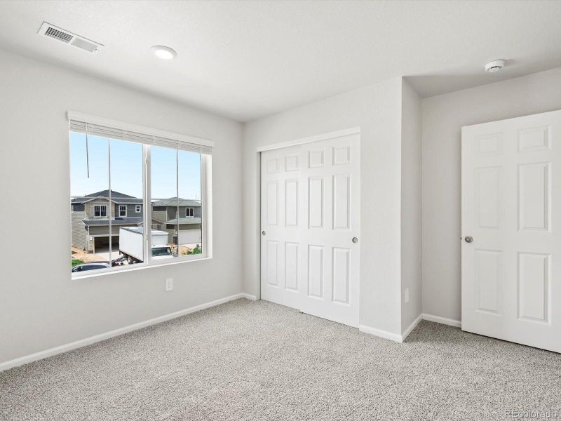 Spacious, unfurnished interior of a new home in Lake Bluff, Greeley (Image 21).