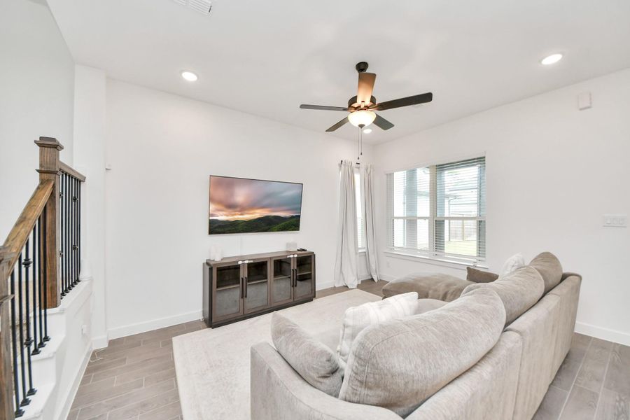 Furnished interior view inside a new home in The Groves 35', Humble (Image 11). Furnished interior view inside a new home in The Groves 35', Humble (Image 11).