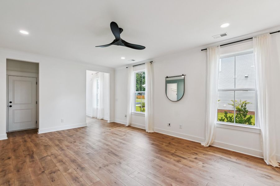 Spacious, unfurnished interior of a new home in Windsor Crossing, North Charleston (Image 25).