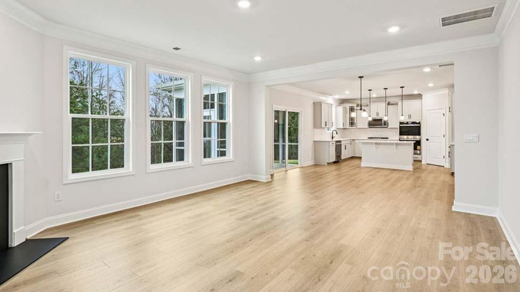Spacious, unfurnished interior of a new home in Sylvan Creek, Denver (Image 15).