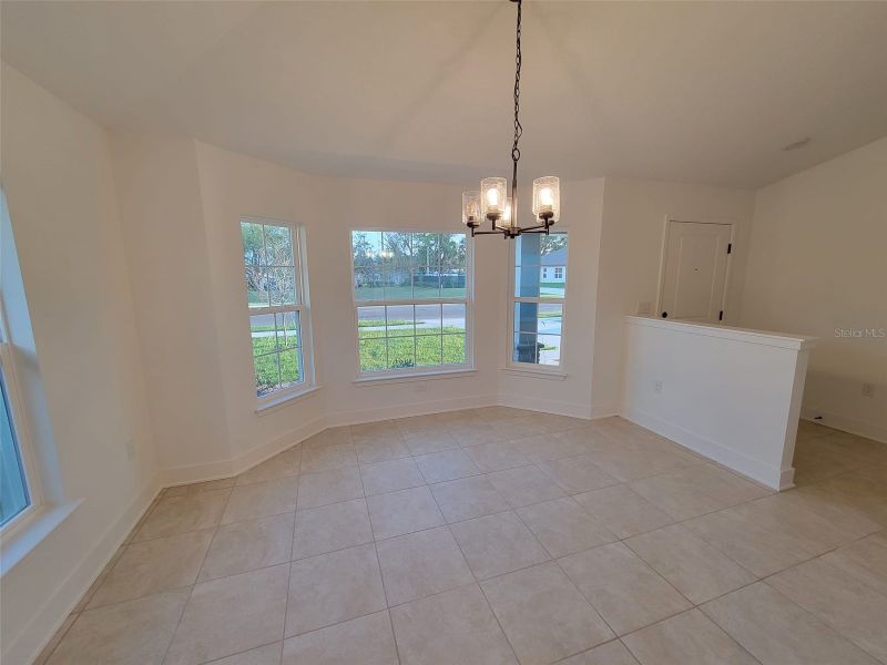 Spacious, unfurnished interior of a new home in Arbor Park, Leesburg (Image 8).