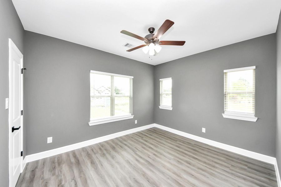 Spacious, unfurnished interior of a new home in , Waller (Image 37).