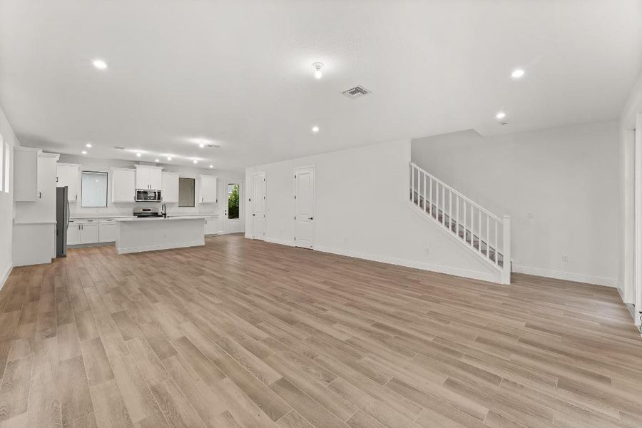 US_SEF_GLORIOSA_LOT 86_dining