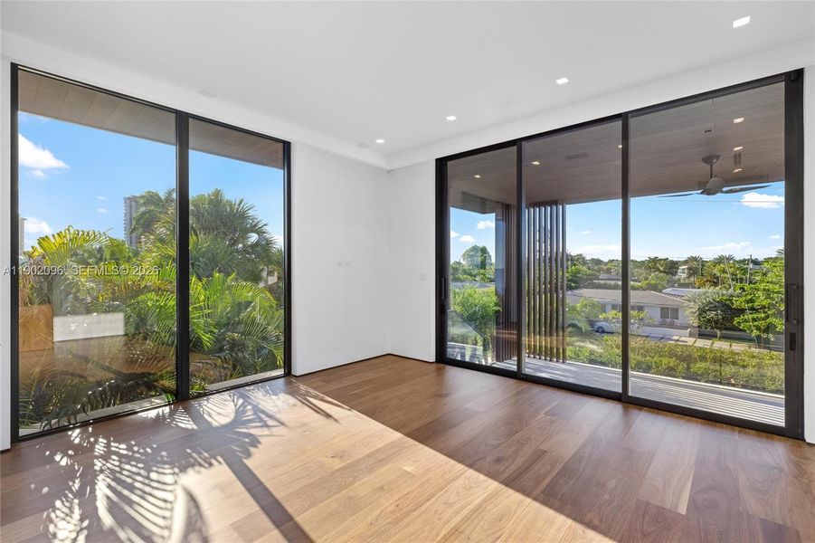 Spacious, unfurnished interior of a new home in , North Miami (Image 27).