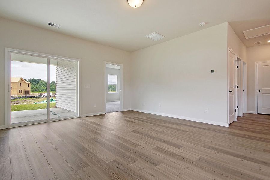Spacious, unfurnished interior of a new home in , Ravenel (Image 11).