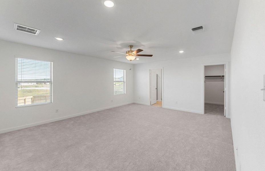 Spacious, unfurnished interior of a new home in Sonterra, Jarrell (Image 12).