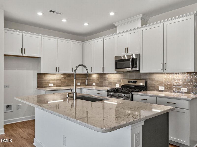 013-1280x960-kitchen