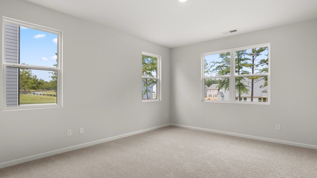 Spacious, unfurnished interior of a new home in Fairway 17 at Mirror Lake, Villa Rica (Image 23).