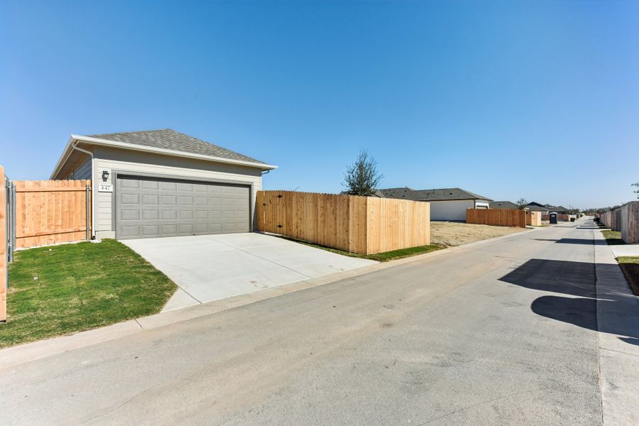 Exterior details and patio area of a home in Porter Country, Buda (Image 22).