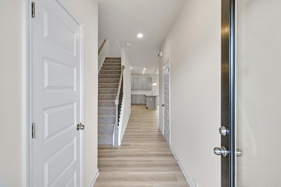 Spacious, unfurnished interior of a new home in Sanders Park, Austell (Image 29).