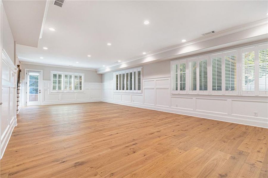 Spacious, unfurnished interior of a new home in , Brookhaven (Image 32).