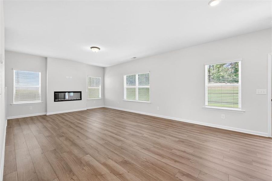 Spacious, unfurnished interior of a new home in Oakmont, Dallas (Image 43).