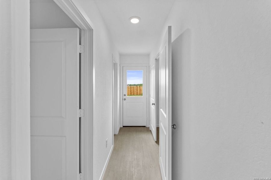 Spacious, unfurnished interior of a new home in Spring Grove, St. Hedwig (Image 10).