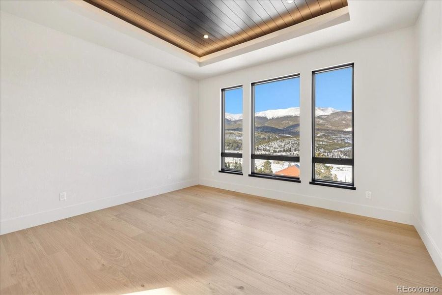 Spacious, unfurnished interior of a new home in , Breckenridge (Image 16).