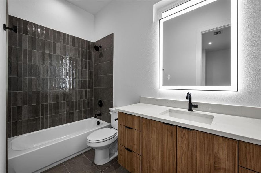 Furnished interior view inside a new home in , Dallas (Image 18). Furnished interior view inside a new home in , Dallas (Image 18).