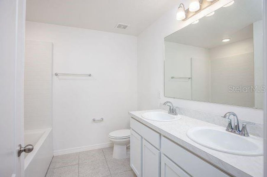 Furnished interior view inside a new home in Oakhaven Walk, Gainesville (Image 4).