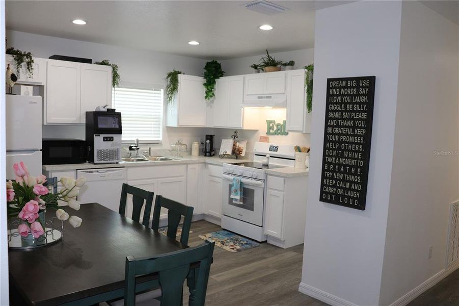 Furnished interior view inside a new home in , Dunnellon (Image 18). Furnished interior view inside a new home in , Dunnellon (Image 18).