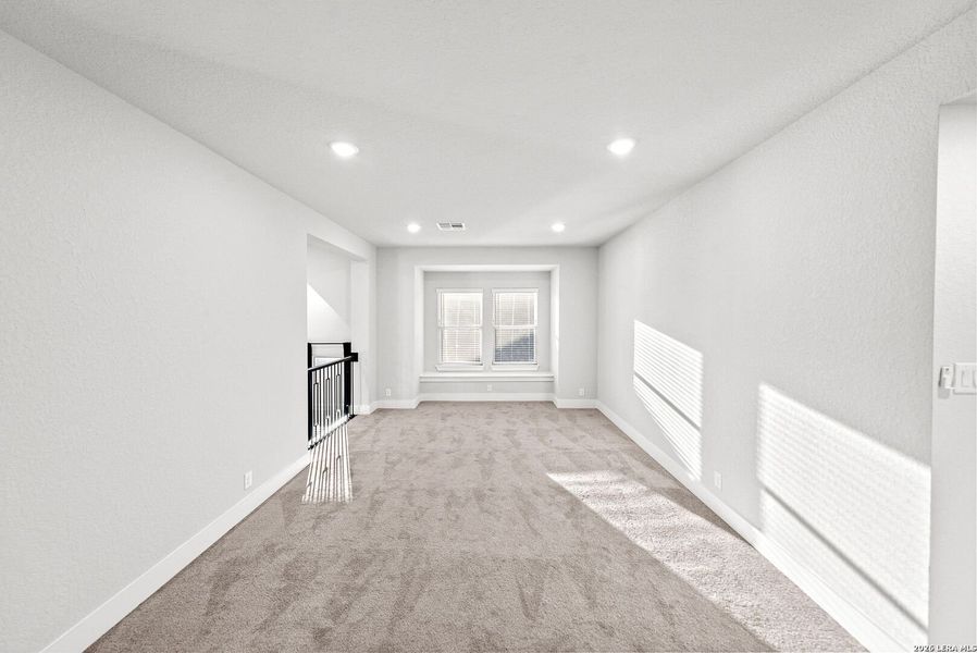 Spacious, unfurnished interior of a new home in Ventana, Bulverde (Image 25).