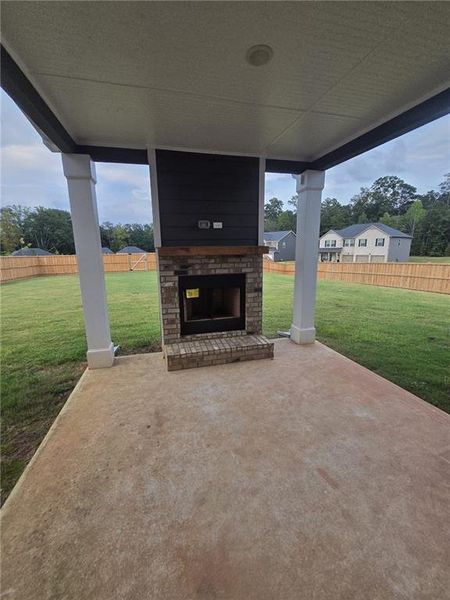 Exterior details and patio area of a home in Fern Dale, Fairburn (Image 47).