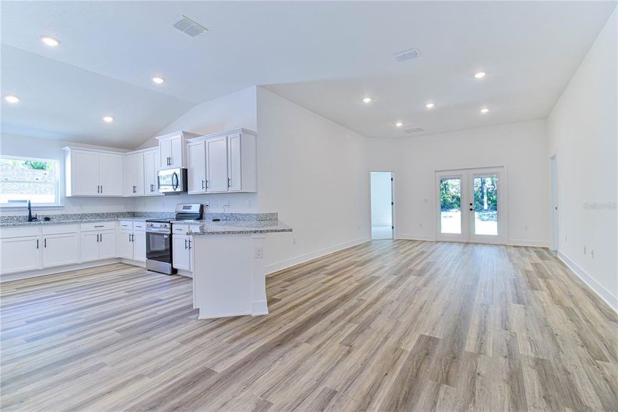 Spacious, unfurnished interior of a new home in Briarwood, Alachua (Image 21).