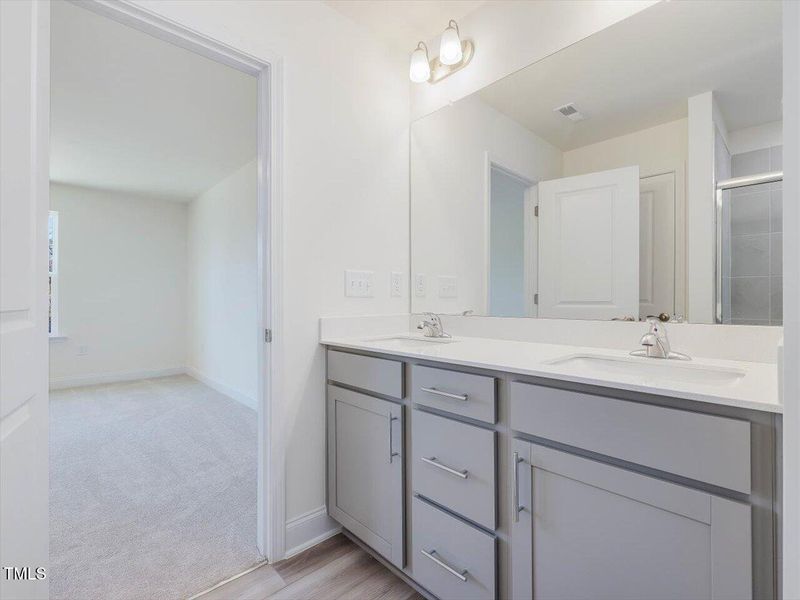 Double Sinks in Owner's Suite