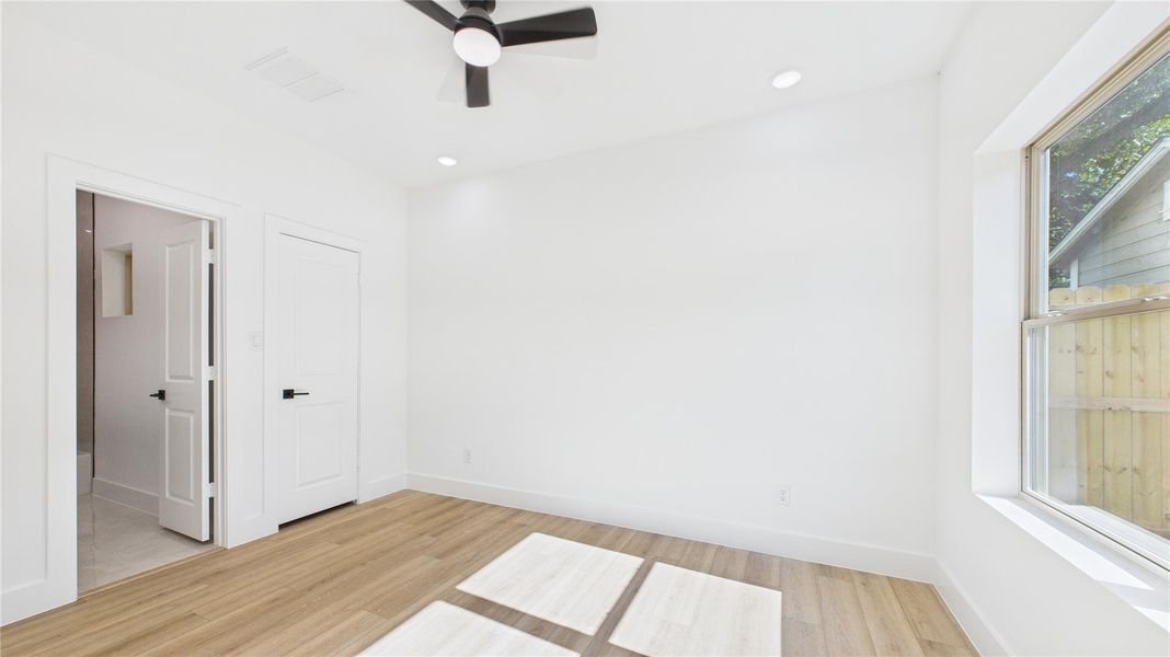 Spacious, unfurnished interior of a new home in , Houston (Image 17).