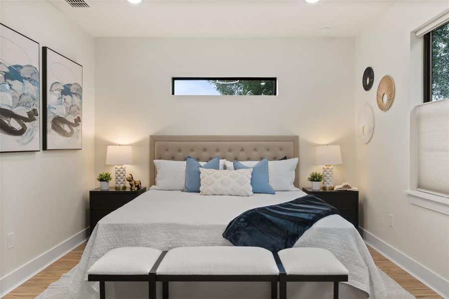 Furnished interior view inside a new home in , Orlando (Image 47).