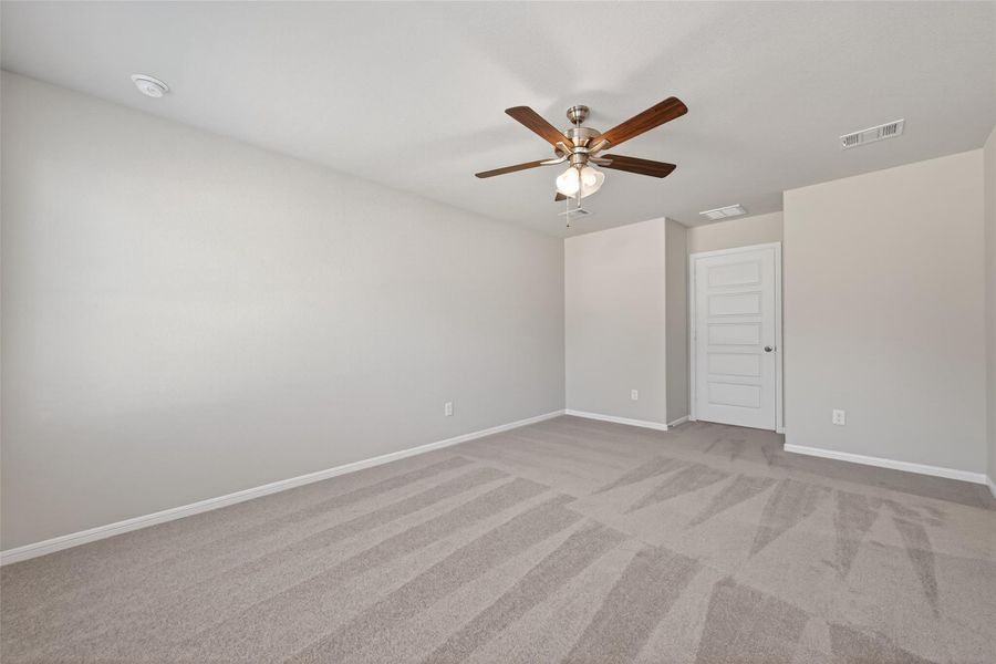 Spacious, unfurnished interior of a new home in Woodland Lakes, Huffman (Image 37).
