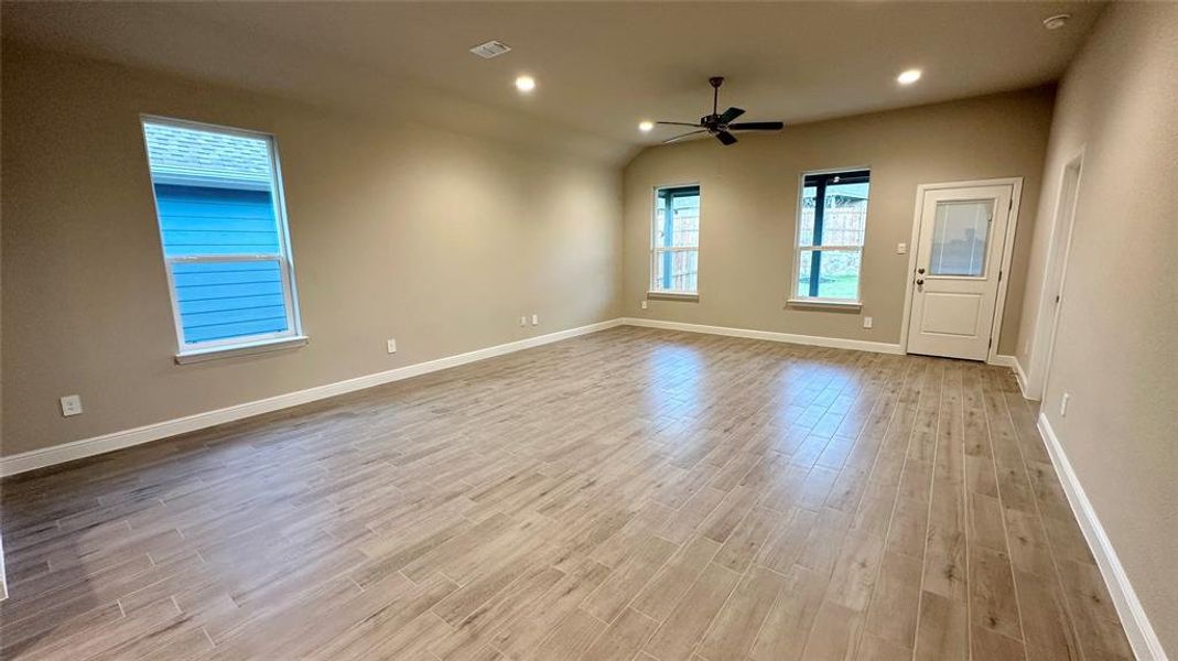 Spacious, unfurnished interior of a new home in Rock Creek Ranch, Fort Worth (Image 10). Spacious, unfurnished interior of a new home in Rock Creek Ranch, Fort Worth (Image 10).