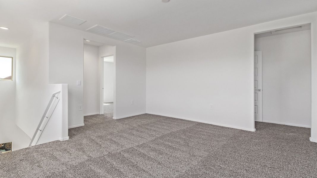Spacious, unfurnished interior of a new home in Hanson Ridge, Vail (Image 21).