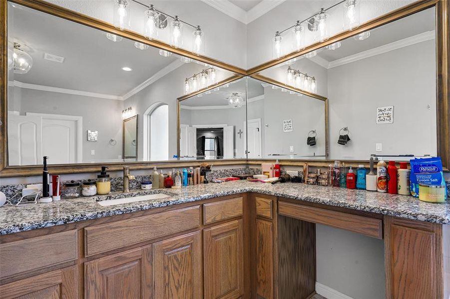 Bathroom with vanity and crown molding