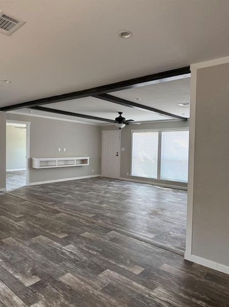 Spacious, unfurnished interior of a new home in , Pelican Bay (Image 16).