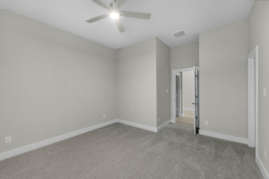Spacious, unfurnished interior of a new home in Briarwood Crossing, Rosenberg (Image 25).