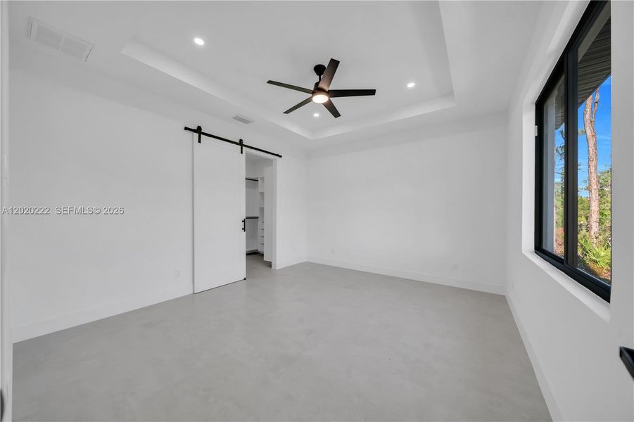 Spacious, unfurnished interior of a new home in , Lehigh Acres (Image 21).