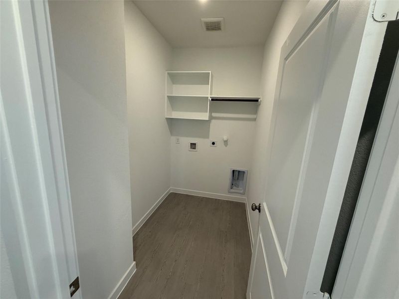 *Not actual home, pictures representative of same elevation*