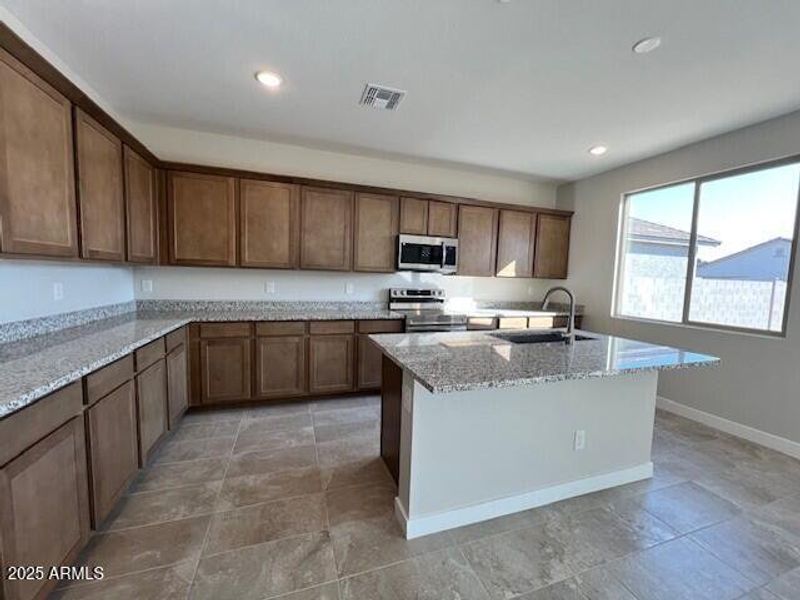 BR35 Lot 122 - Kitchen