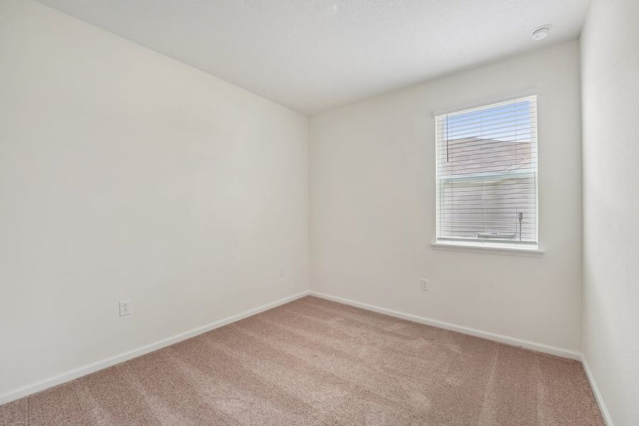 Spacious, unfurnished interior of a new home in Hawkes Meadow, Jacksonville (Image 13).