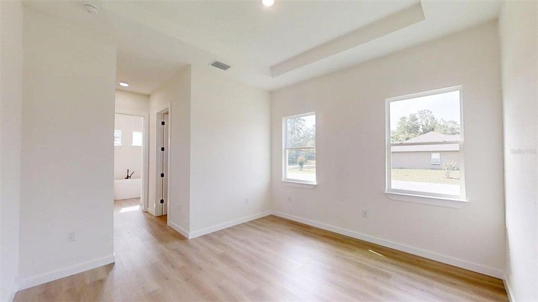 Spacious, unfurnished interior of a new home in , Ocala (Image 27).