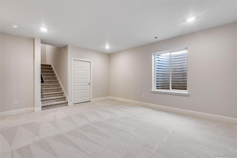 Spacious, unfurnished interior of a new home in Crescendo at The Aurora Highlands, Aurora (Image 17).