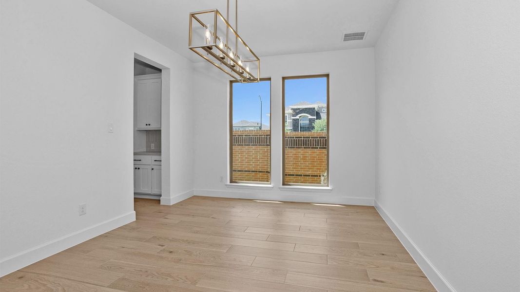 Spacious, unfurnished interior of a new home in Elyson, Katy (Image 8).