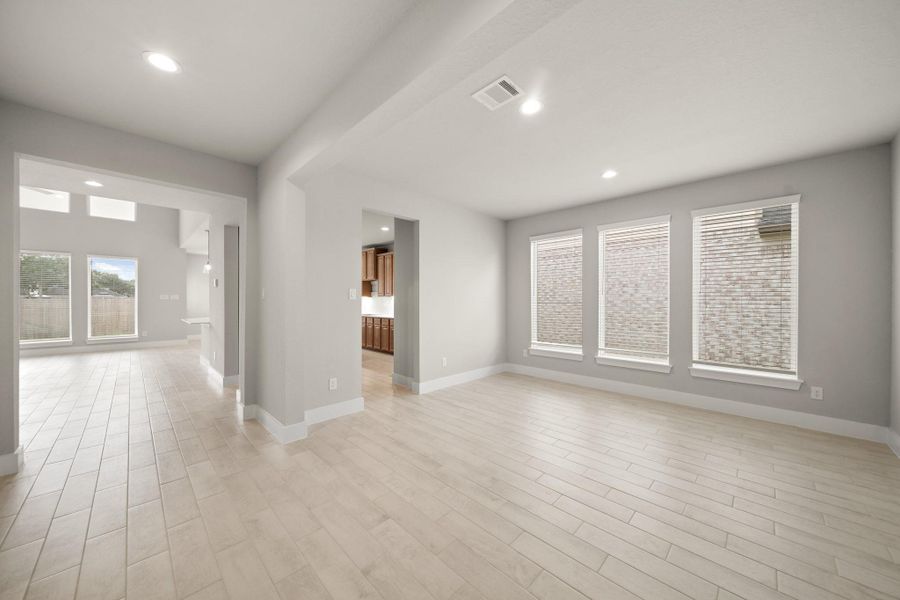 Spacious, unfurnished interior of a new home in Morton Creek Ranch, Katy (Image 8). Spacious, unfurnished interior of a new home in Morton Creek Ranch, Katy (Image 8).