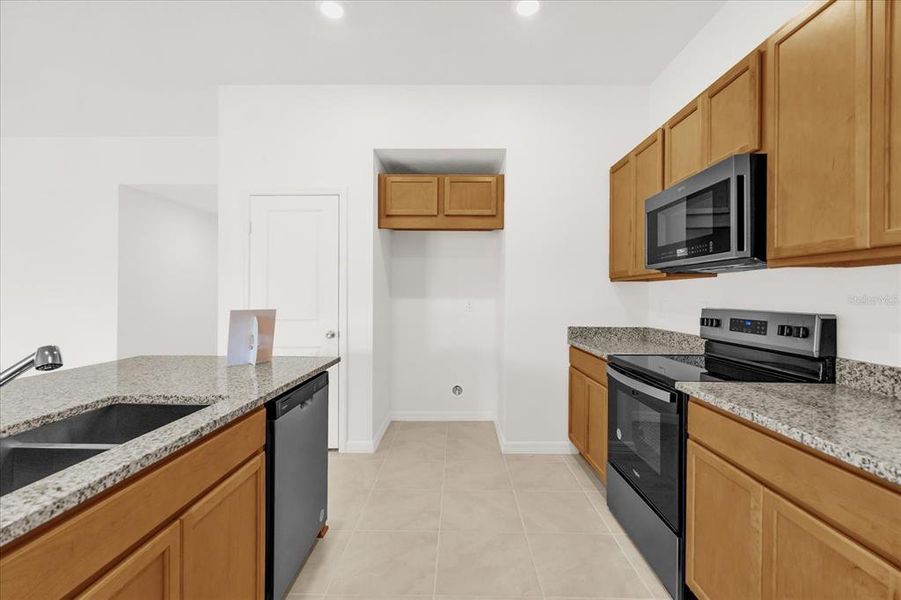 Furnished interior view inside a new home in Hancock Crossings, Bartow (Image 9).