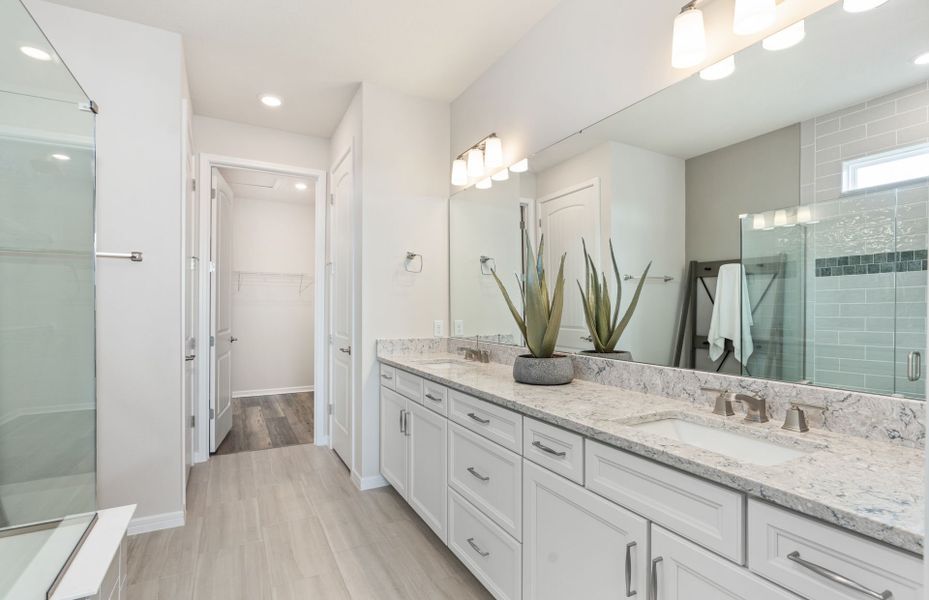 Representative furnished interior of a home built from the Palmary by Del Webb in Del Webb Lakehaven, Clermont (Image 5).