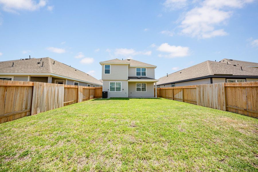 Exterior details and patio area of a home in Bammel Oaks, Houston (Image 3).